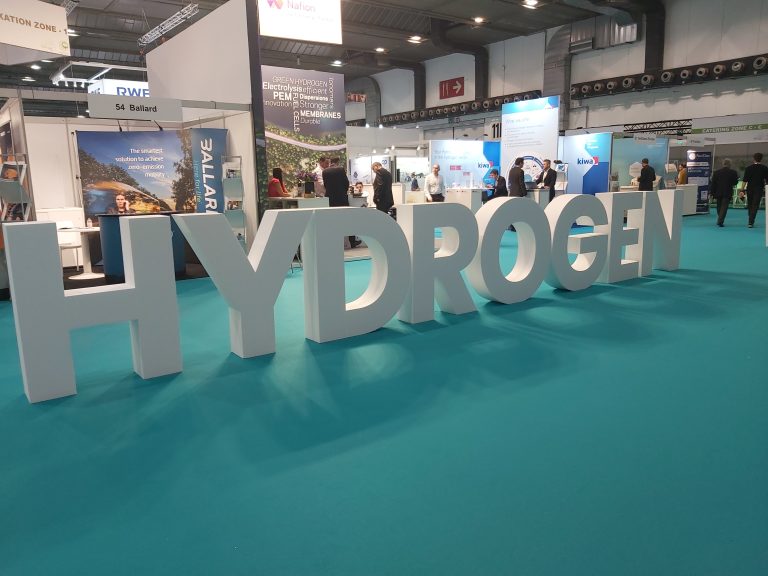 Researchers use sea water to produce green hydrogen at almost 100% efficiency.